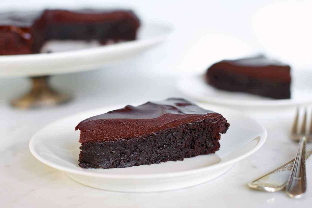 Enjoy the Luxurious Taste of Flourless Chocolate Cake at Home - Cook ...