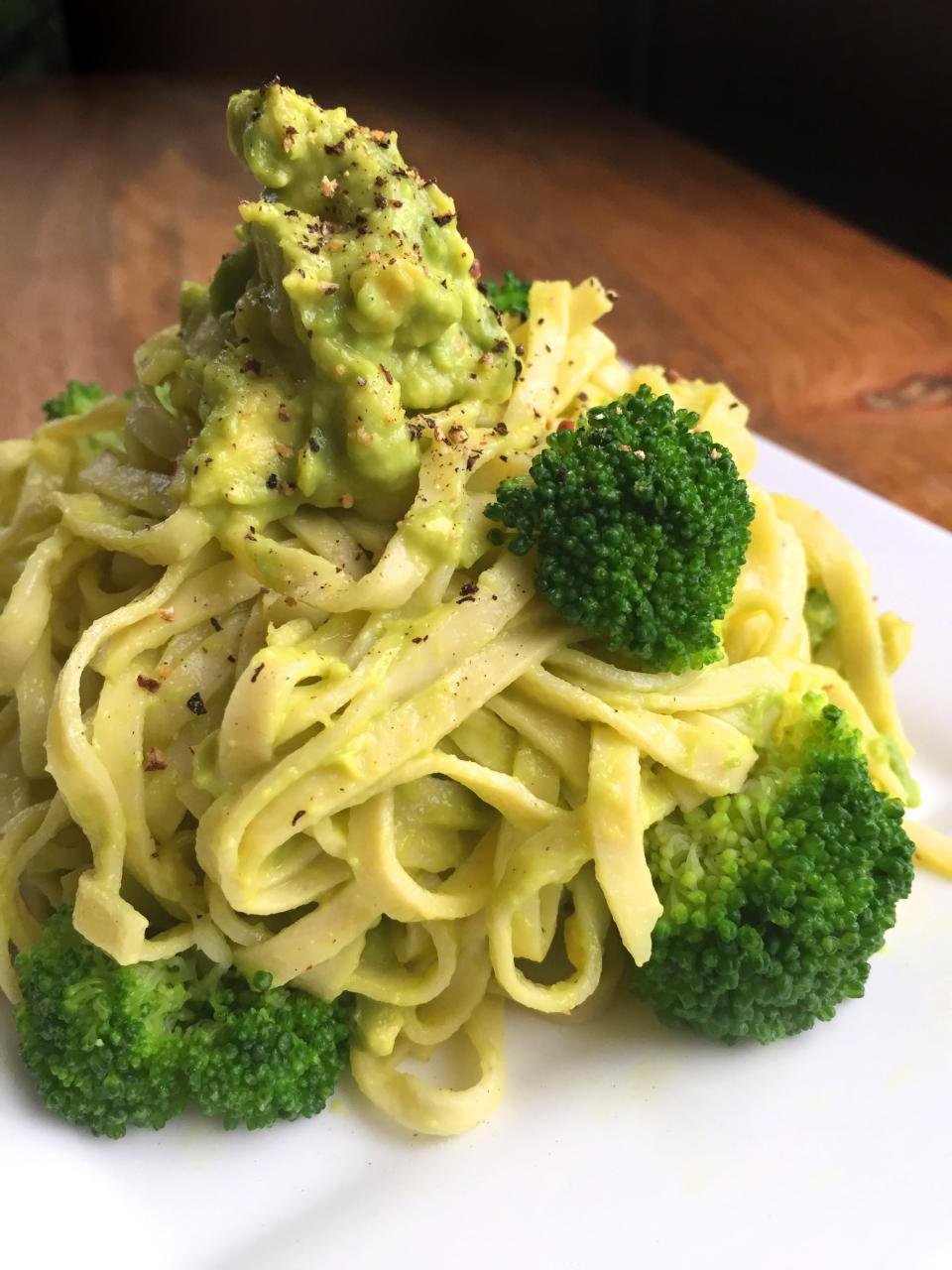 Introducing a Flavorful Avocado Broccoli Linguine