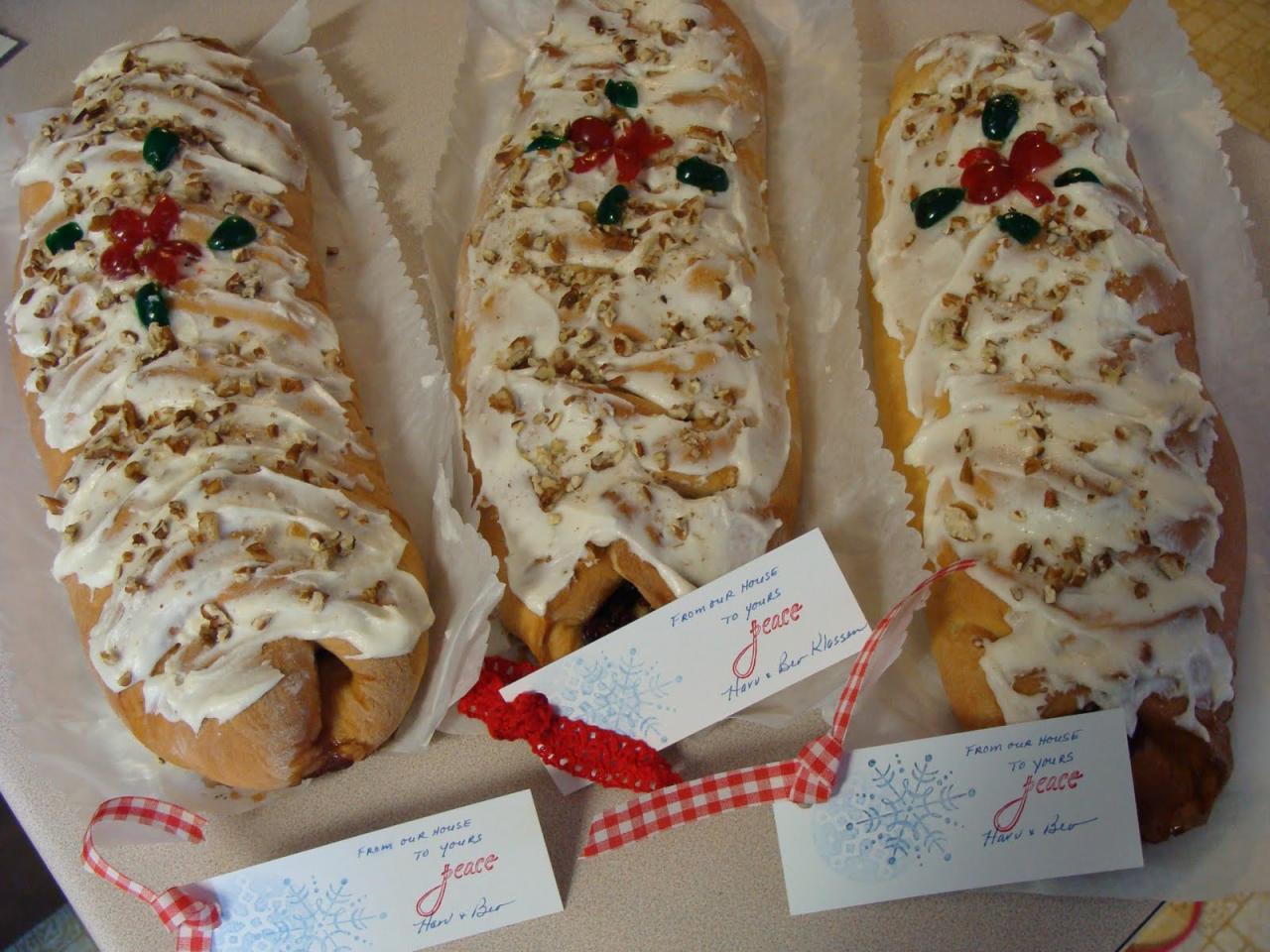 Mennonite Girls Can Cook: Raisin Apple Braids