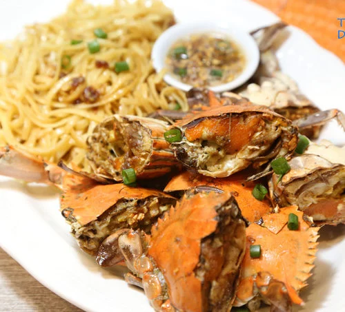 Roasted Garlic Crab and Garlic Noodle