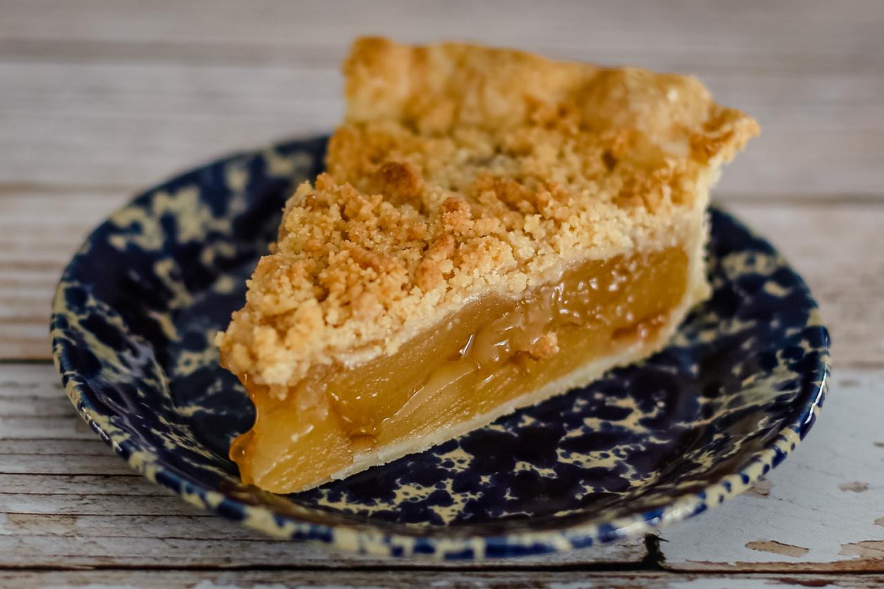 Old-Fashioned Apple Crumble Pie