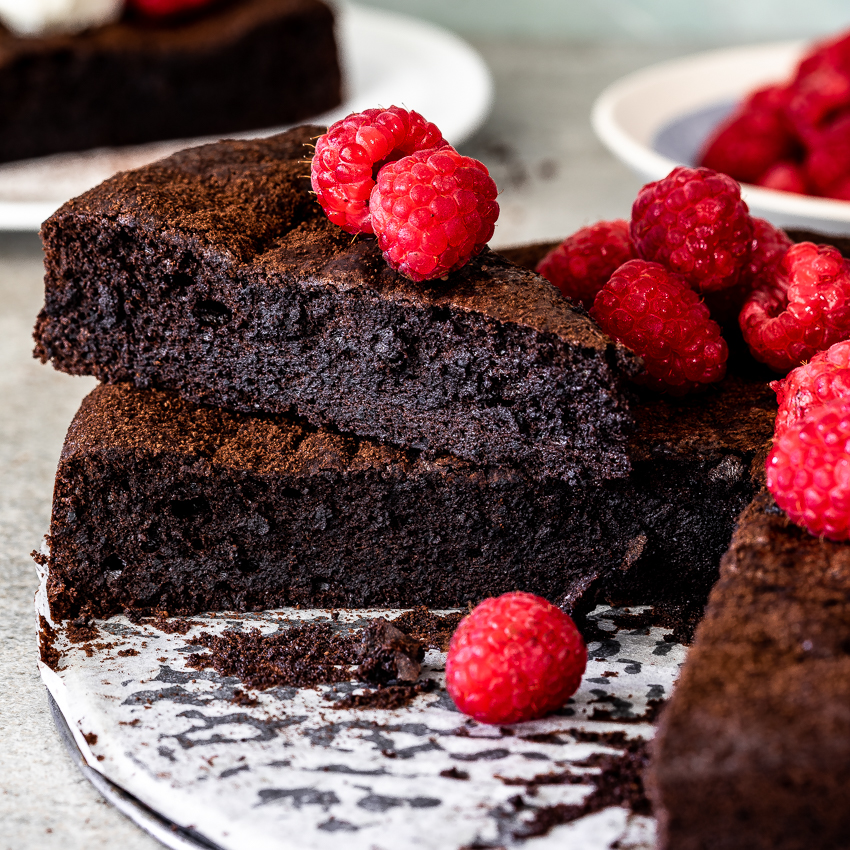 Flourless chocolate cake 