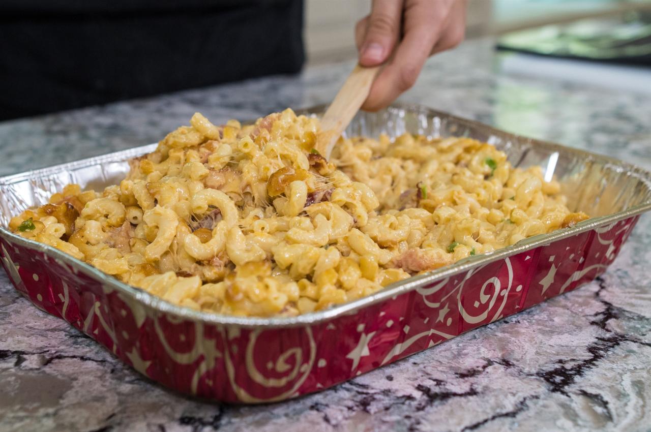 A Recipe For Jalapeno Bacon Macaroni and Cheese ,Cheesy, Spicy, and