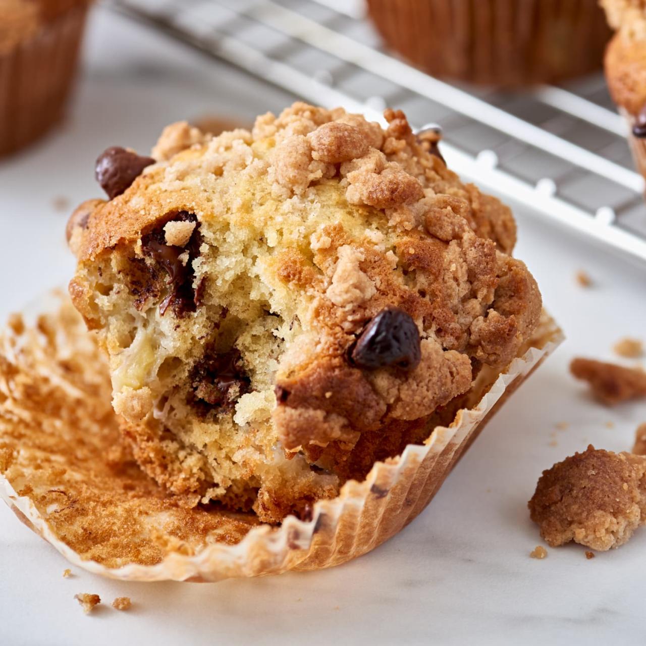 Recipe: Banana Chocolate Chip Crumb Muffins