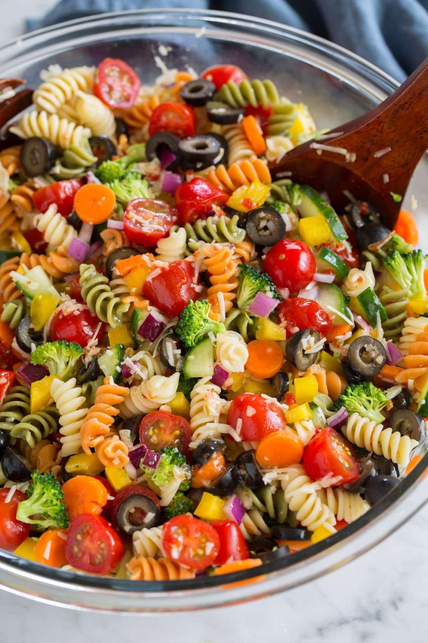 Easy Pasta Salad Recipe (The Best!) 