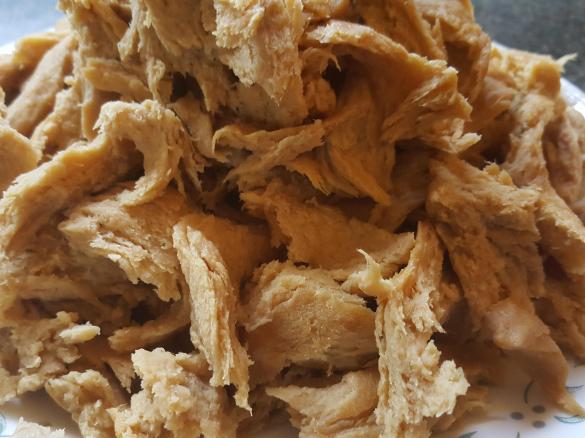 Shredded chicken style seitan (vegan meat)