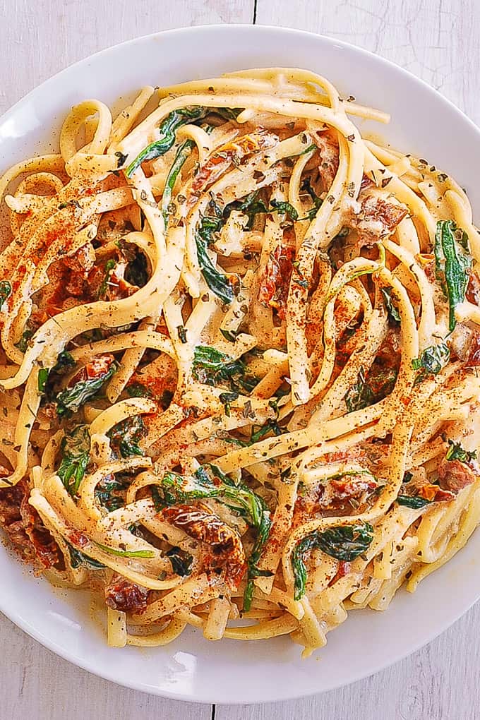 Linguine with Spinach and Sun-Dried Tomato Cream Sauce