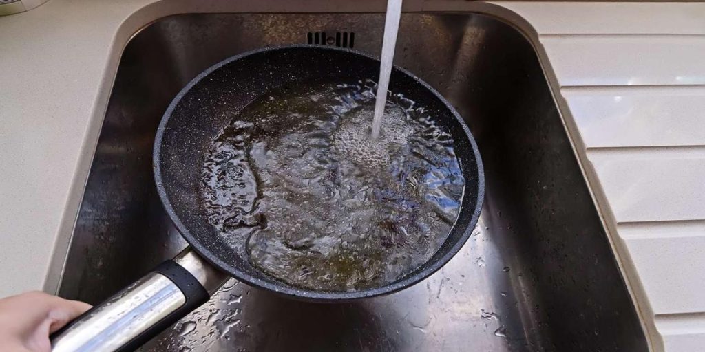 How to Clean Nonstick Pans